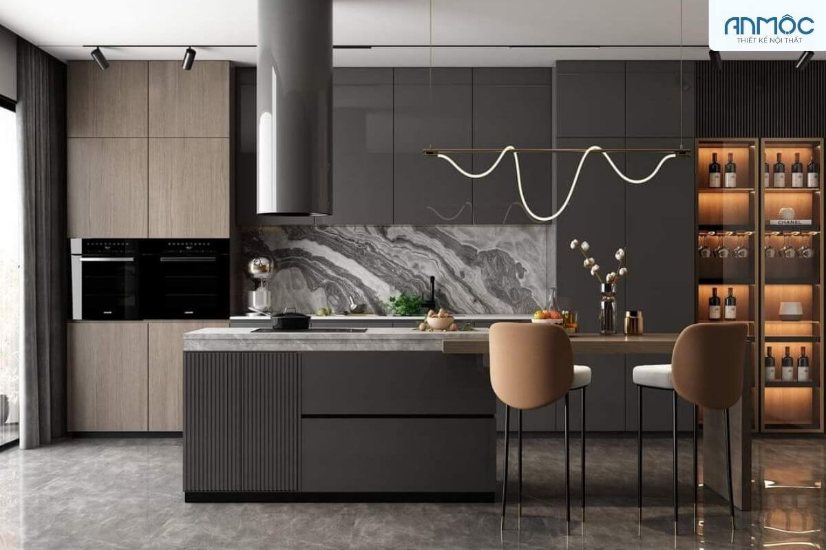 Không gian nội thất phòng bếp được phối màu đen xám phủ acrylic giúp bề mặt sáng bóng và cao cấp