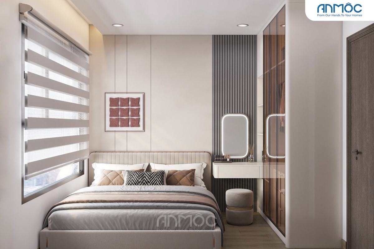 Phòng ngủ master với giường ngủ bọc nỉ đầu giường, rèm cầu vòng, bức tranh treo tường màu đỏ đậm và bàn trang điểm có gương LED bo cong hiện đại.