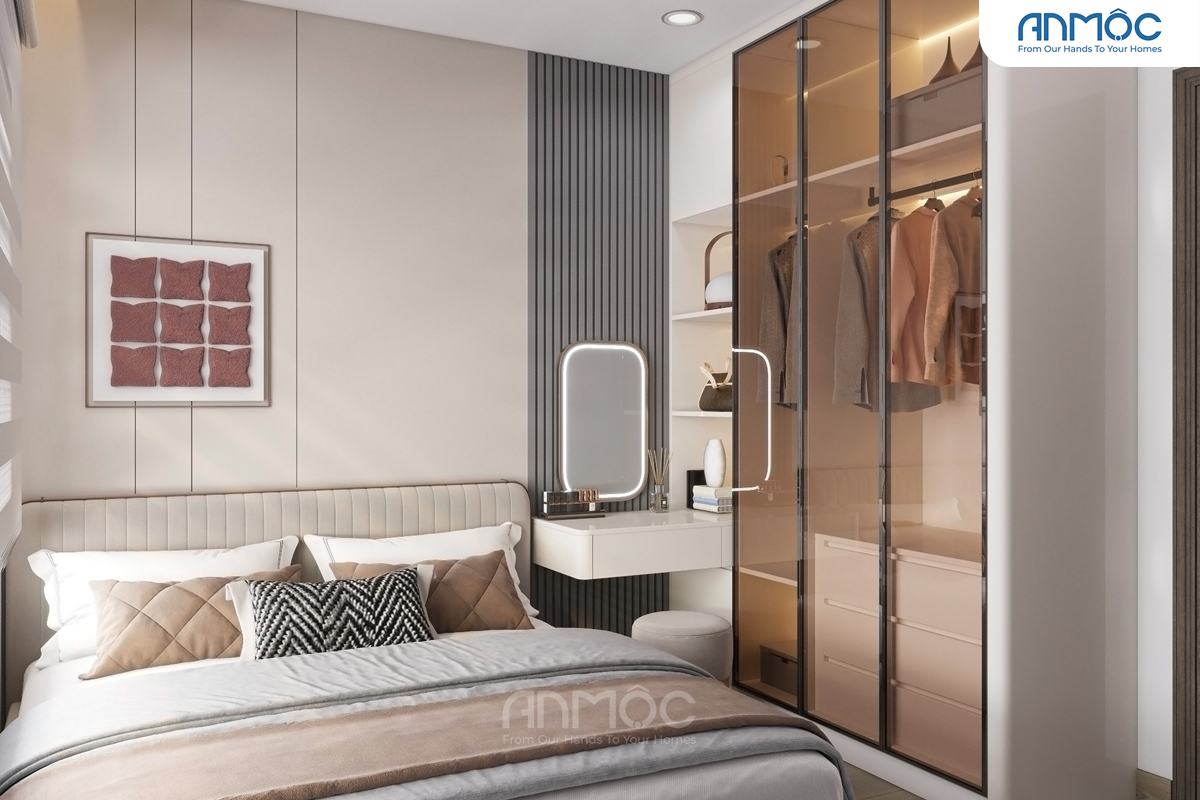 Tủ quần áo âm tường cánh kính màu đồng với các ngăn kéo và kệ trưng bày, được bố trí cạnh bàn trang điểm trong phòng ngủ master.