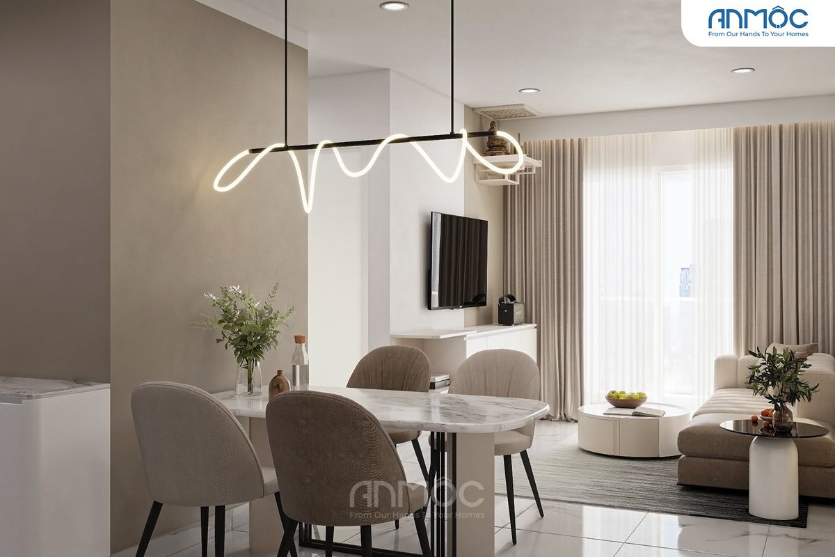 Phòng ăn và khách liền kề, nổi bật với đèn trần hình lượn sóng hiện đại, bàn ăn đá cẩm thạch và ghế bọc nệm màu be.