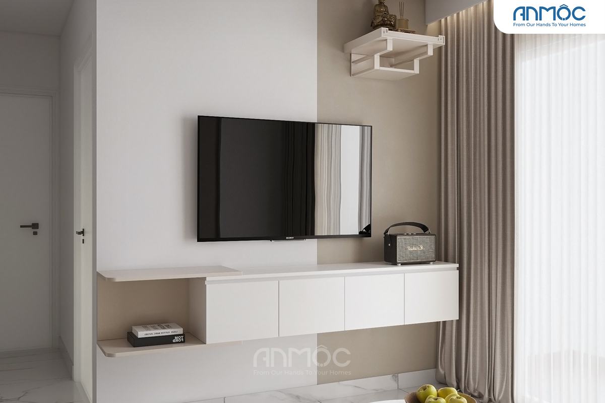 Kệ TV treo tường tinh gọn cùng tivi màn hình phẳng, kết hợp rèm cửa màu kem nhã nhặn, tối ưu không gian sống