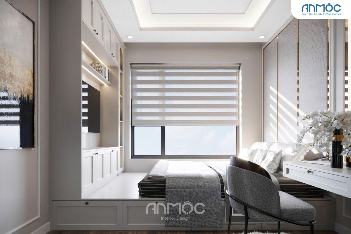 Giường ngủ dạng bục có ngăn kéo được đặt bên cạnh cửa số lớn với rèm cầu vòng giúp tận dụng tối đa ánh sáng tự nhiên