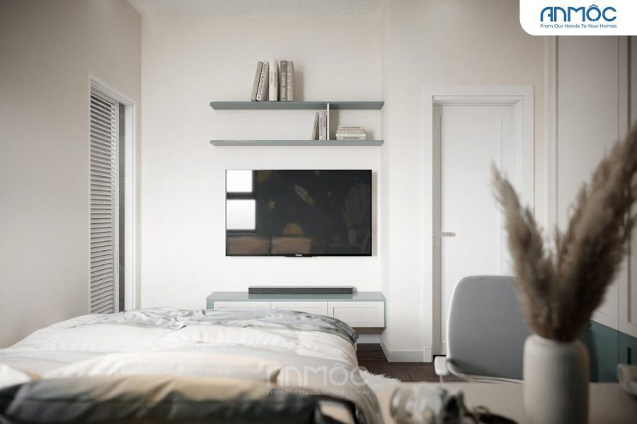 Đối diện giường ngủ là kệ tivi treo tường và kệ trang trí