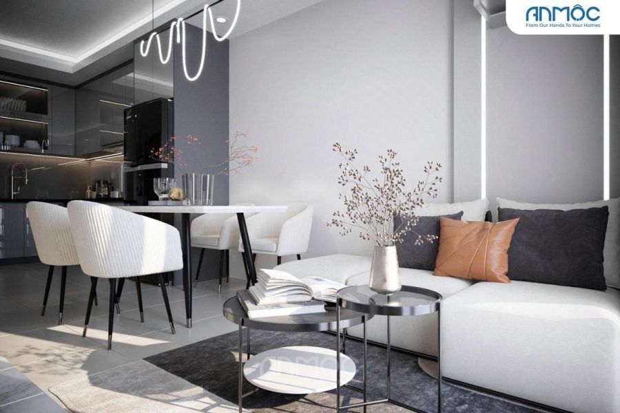 Góc nhìn phòng khách ấm cúng, sofa trắng kết hợp gối nâu cam, bàn trà đôi tối giản và lọ hoa trang trí