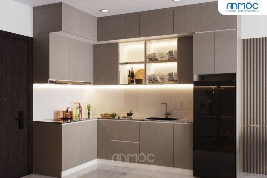 Khu vực bếp và bàn ăn chung cư Vinhomes Grand Park 65m2 với tủ bếp màu xám, tủ lạnh đen và bàn ăn mặt đá sang trọng