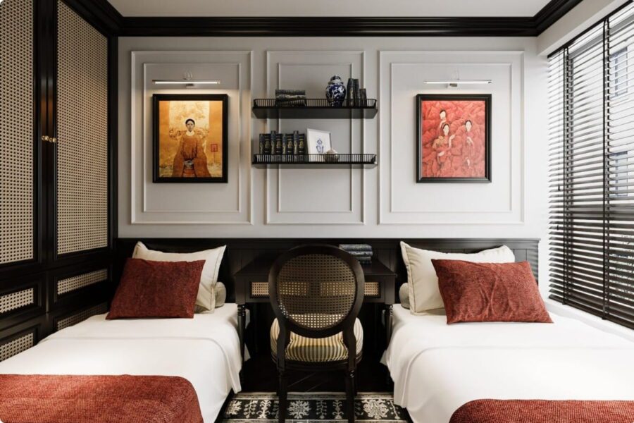 Mẫu thi công phòng ngủ chung cư 70m2 phong cách indochine