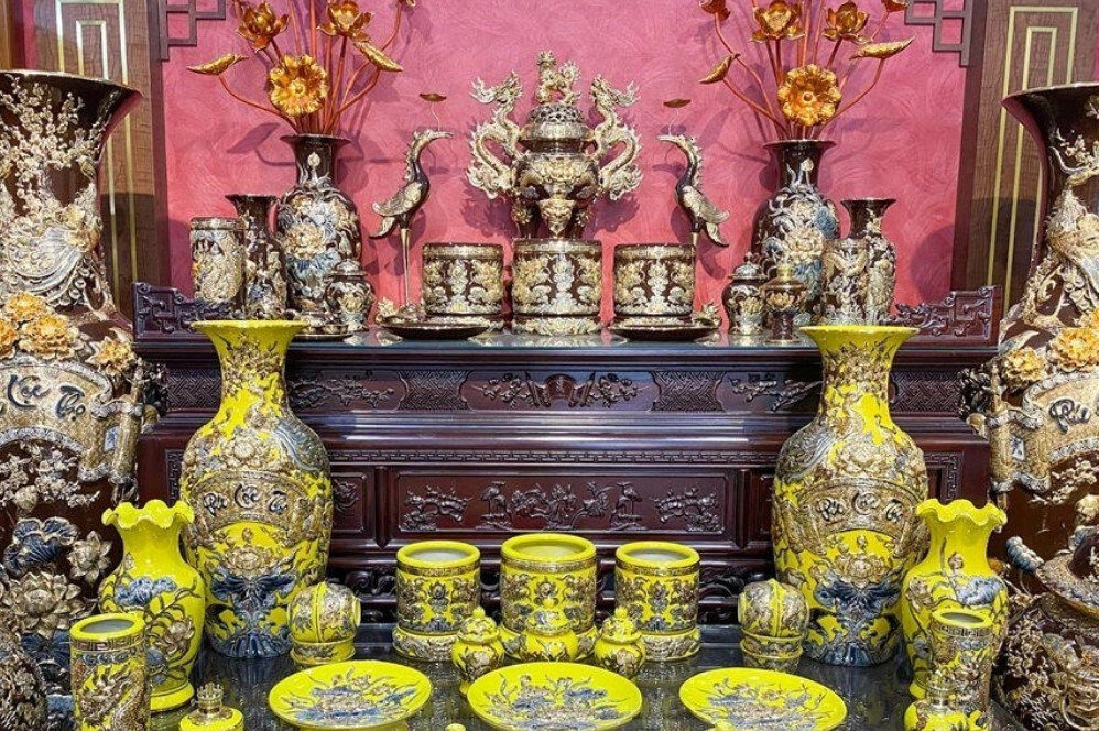 5+ Cách Trang Trí Bàn Thờ Ngày Tết Đẹp, Chuẩn Phong Thuỷ 2026 80 Chú ý kiêng kỵ về màu sắc và chất liệu để không gian trang trí bàn thờ ngày Tết vừa nghiêm trang vừa hợp phong thủy