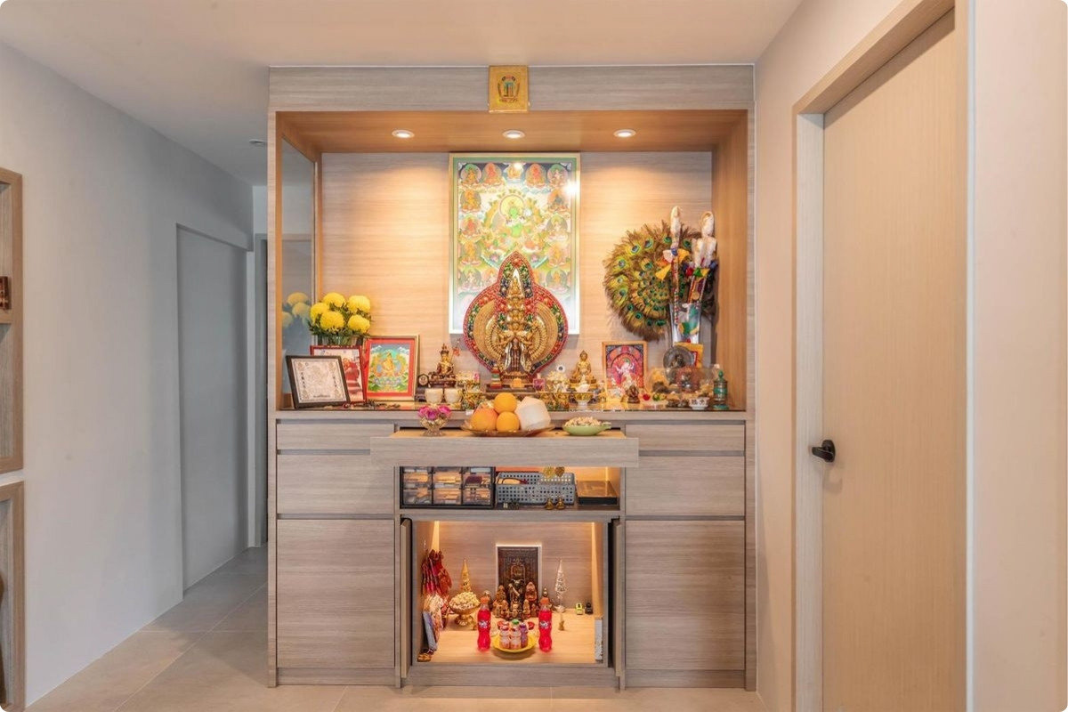 5+ Cách Trang Trí Bàn Thờ Ngày Tết Đẹp, Chuẩn Phong Thuỷ 2026 75 Giữ sự trang nghiêm bằng cách trang trí bàn thờ ngày Tết tối giản, gọn gàng và cân đối