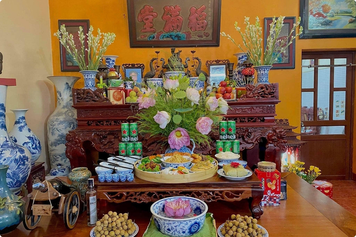 5+ Cách Trang Trí Bàn Thờ Ngày Tết Đẹp, Chuẩn Phong Thuỷ 2026 67 Phong cách trang trí bàn thờ ngày Tết miền Bắc với mâm ngũ quả hài hoà theo ngũ hành