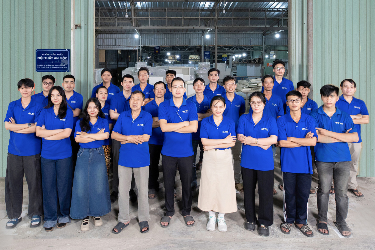 Tập thể nhân viên - xưởng sản xuất nội thất An Mộc