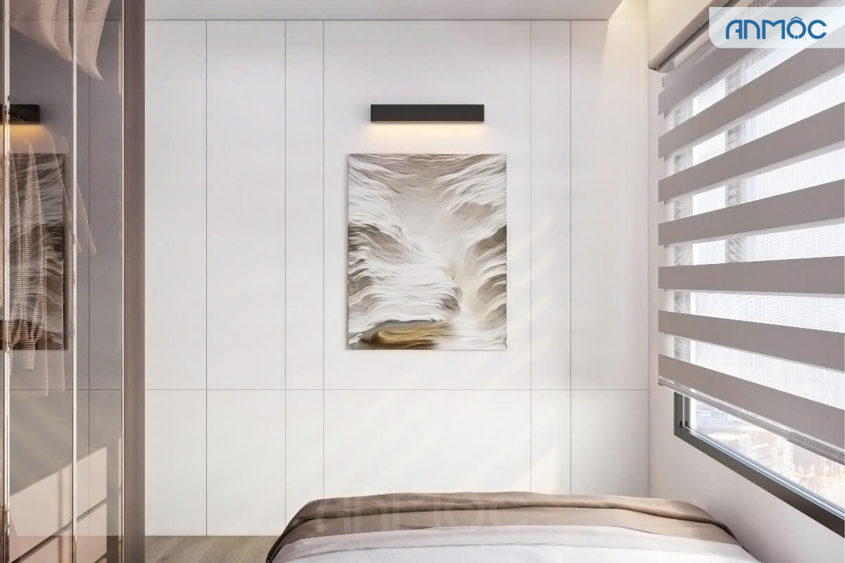 Góc nhìn từ cửa vào phòng ngủ 2, thể hiện sự sắp xếp khoa học của giường và tủ, cùng cửa gỗ tối màu