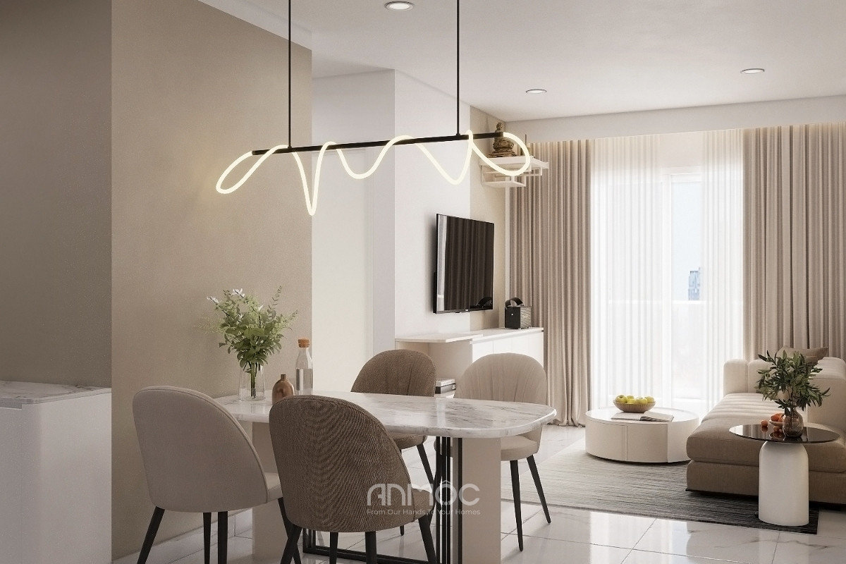 Phòng ăn và khách liền kề, nổi bật với đèn trần hình lượn sóng hiện đại, bàn ăn đá cẩm thạch và ghế bọc nệm màu be_An Mộc