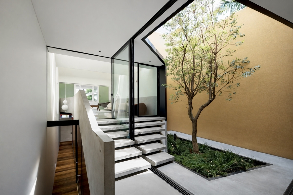 Thiết kế giếng trời ở giữa nhà giúp thoáng mát