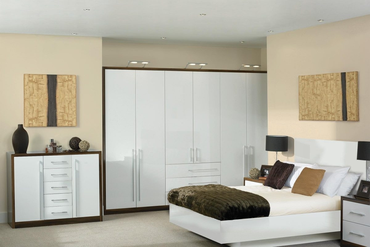 Tủ quần áo acrylic màu trắng