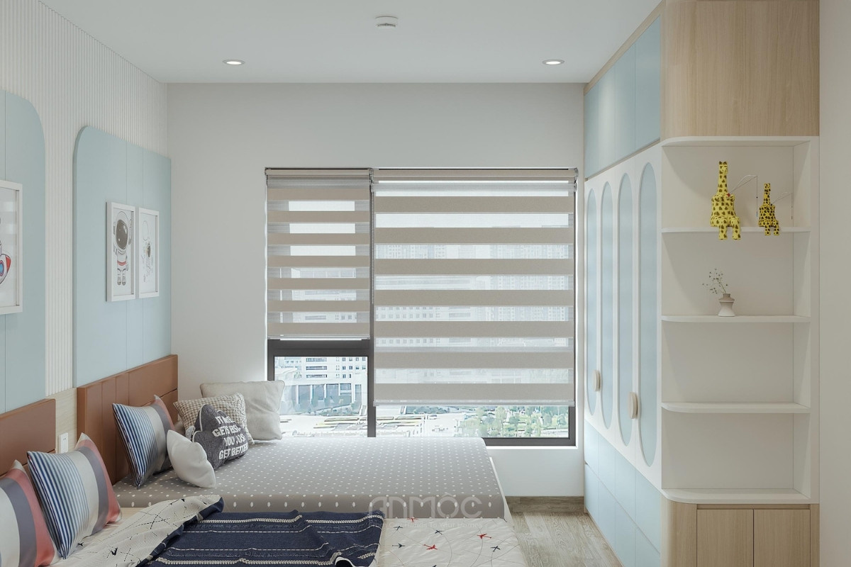 Nội thất phòng bé với giường đôi, tủ quần áo xanh trắng kết hợp gỗ sáng, rèm cửa sọc ngang